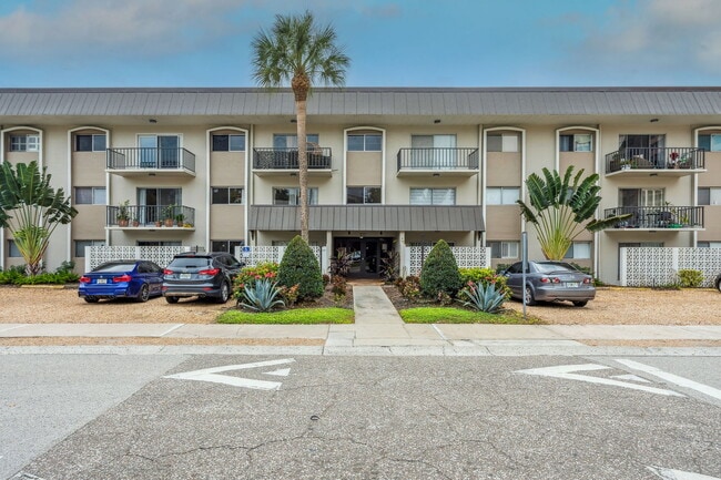 4606 W Gray St, Unit #105 in Tampa, FL - Building Photo - Building Photo