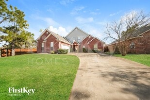 1216 Pine Valley in Edmond, OK - Building Photo