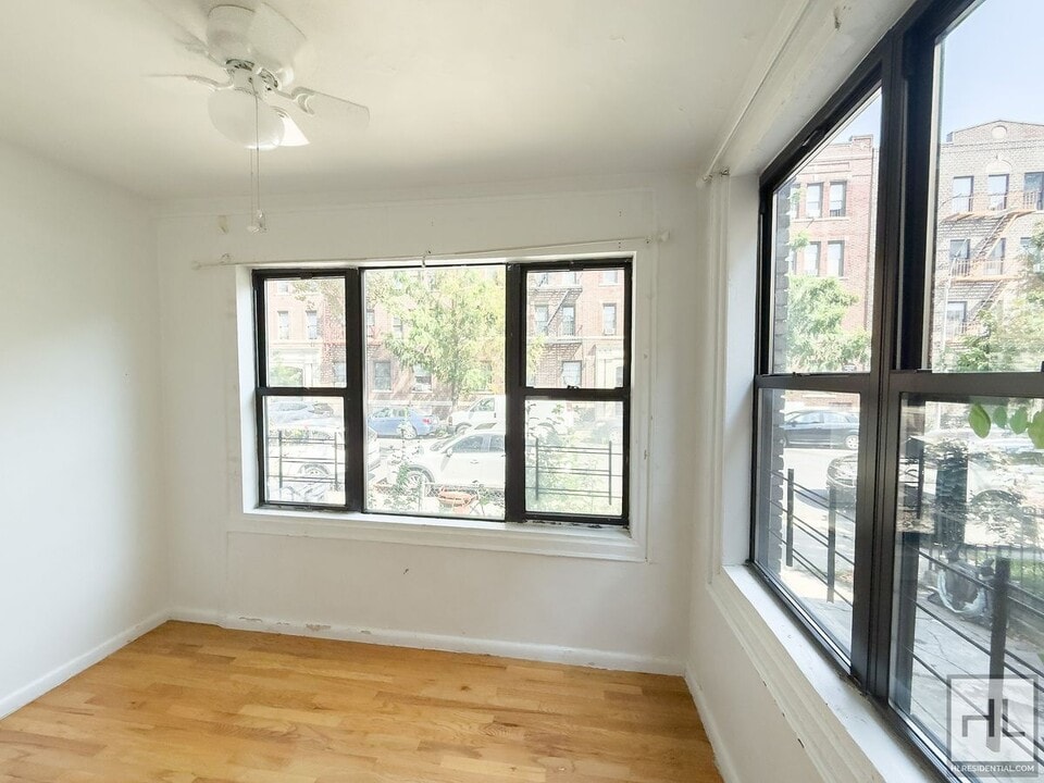 SULLIVAN PLACE / Renovated Full-Floor 1-Be in Brooklyn, NY - Building Photo