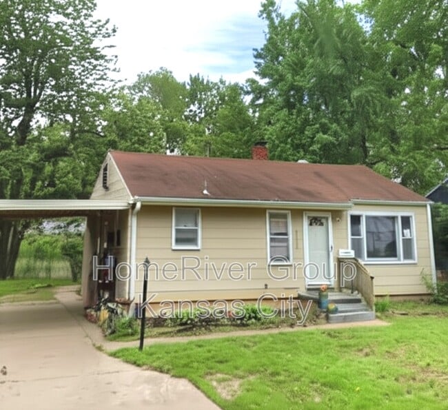property at 3113 S Claremont Ave