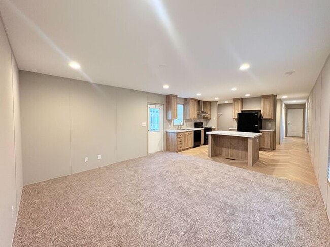 10610 State Rte 762 in Lockbourne, OH - Foto de edificio - Building Photo