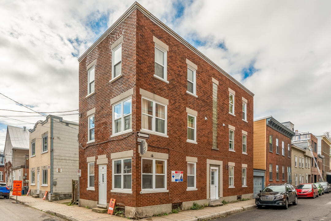 406 De Mazenod Rue in Québec, QC - Building Photo