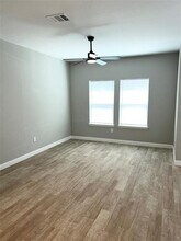 8006 Bowen St in Houston, TX - Building Photo - Building Photo