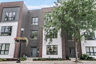 8146 Lincoln Ave in Skokie, IL - Building Photo