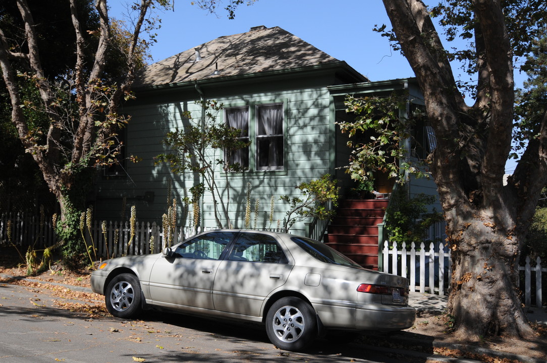 222 Tunnel Ave in Richmond, CA - Building Photo