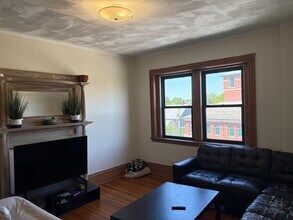 2016 Massachusetts Ave, Unit 2 in Cambridge, MA - Building Photo - Building Photo