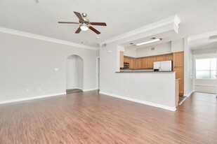2300 McCue Rd in Houston, TX - Building Photo