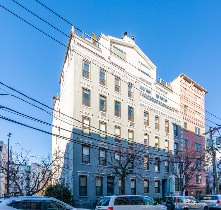 82 Bloomfield St in Hoboken, NJ - Building Photo