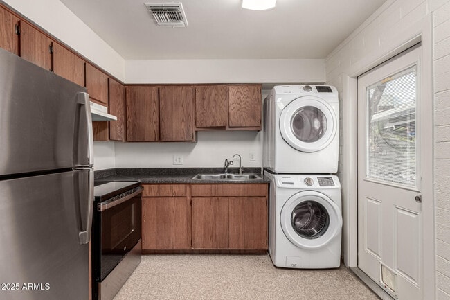 1402 W Becker Ln in Phoenix, AZ - Building Photo - Building Photo
