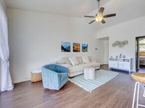 6000 Shepherd Mountain Cove in Austin, TX - Foto de edificio - Building Photo