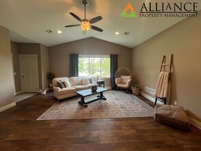 8862 M J Dr in Manhattan, KS - Building Photo - Building Photo