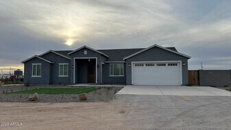 2612 S 336th Ave in Tonopah, AZ - Building Photo