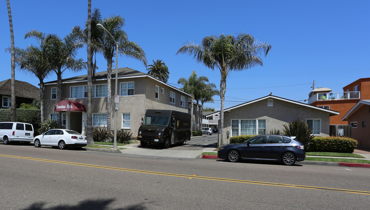 Seaview Apartments in Oceanside, CA - Building Photo