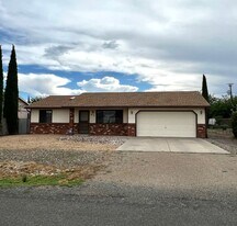 8121 E Barbara Rd in Prescott Valley, AZ - Building Photo