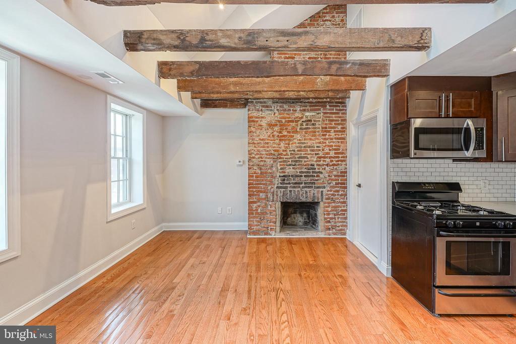 608 S 3rd St in Philadelphia, PA - Building Photo
