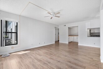 1605 SW Silver Pine Way in Palm City, FL - Building Photo - Building Photo