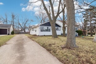 737 S Jackson St in Hinsdale, IL - Building Photo