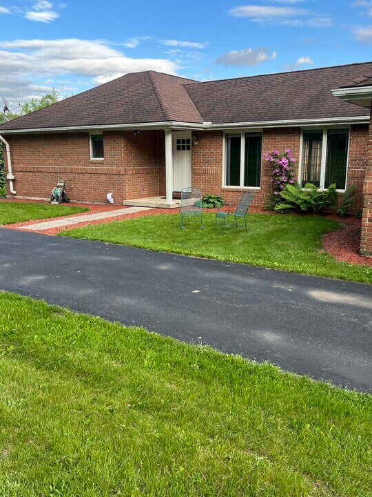 777 S Mink Rd in Bath, PA - Building Photo