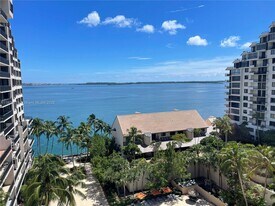 540 Brickell Key Dr in Miami, FL - Building Photo