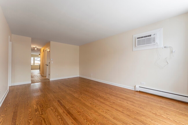 6031 W Addison St in Chicago, IL - Building Photo - Building Photo