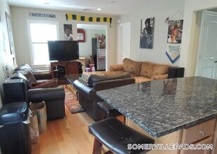 27 Fairfax St, Unit 2 in Somerville, MA - Foto de edificio - Building Photo