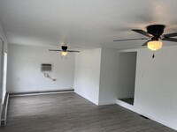 304 E Main St photo'