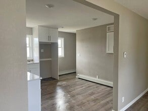 2254 S Riverside Dr in Iowa City, IA - Building Photo - Building Photo