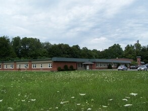 Cambridge Manor Apartments in Clinton, NY - Building Photo - Building Photo