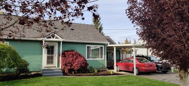 822 CC St in Woodland, WA - Foto de edificio - Building Photo