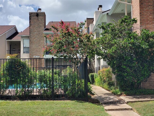 property at 1818 Augusta Dr