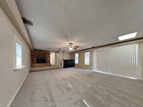 614 Maydelle Ln in Garland, TX - Foto de edificio - Building Photo