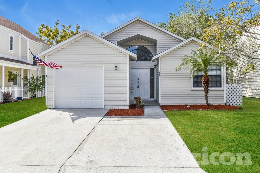 4210 38th St W in Bradenton, FL - Building Photo