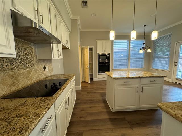 1407 Lighthouse Ln