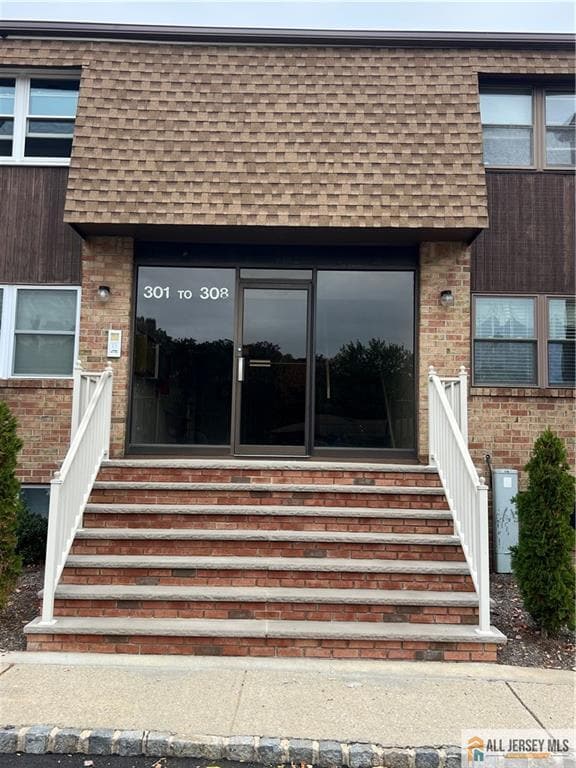 306 Sharon Garden Ct in Woodbridge Township, NJ - Building Photo - Building Photo