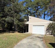 502 W Hilltop Ct in Jacksonville, NC - Building Photo