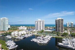 19901 E Country Club Dr in Miami, FL - Building Photo