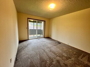 1232 SW Maple Tree Ct in Corvallis, OR - Foto de edificio - Building Photo