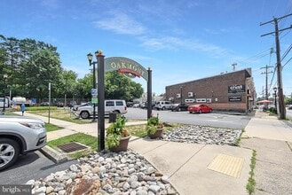 2411 W Darby Rd in Havertown, PA - Building Photo - Building Photo