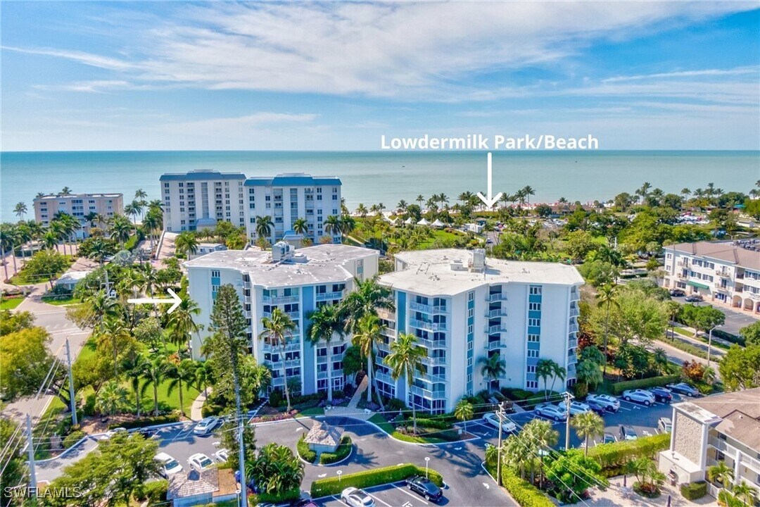 1300 Gulf Shore Blvd N in Naples, FL - Foto de edificio