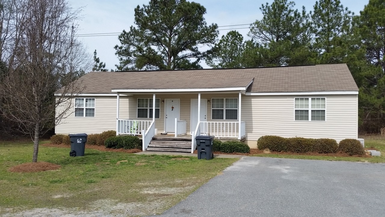 Deer Run Apartments in Cochran, GA - Building Photo