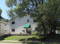 2616 Cedar Ave S in Minneapolis, MN - Foto de edificio - Building Photo