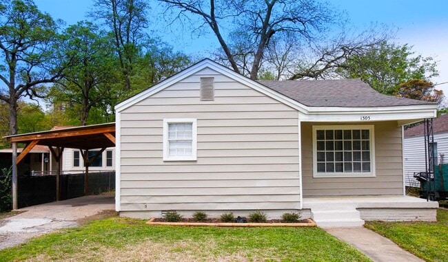 property at 1305 W 21st St