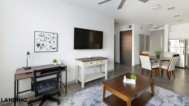 1001 S Center St in Arlington, TX - Building Photo - Building Photo