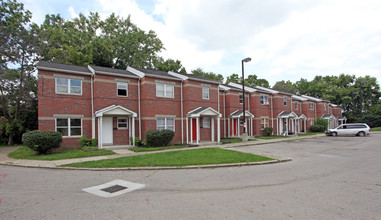 Scioto Townhomes in Columbus, OH - Building Photo - Building Photo