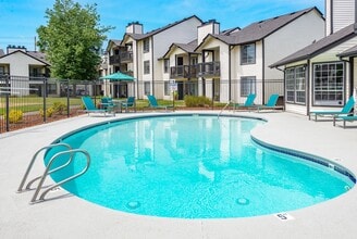 Chinook Park Apartment Homes in Enumclaw, WA - Foto de edificio - Building Photo