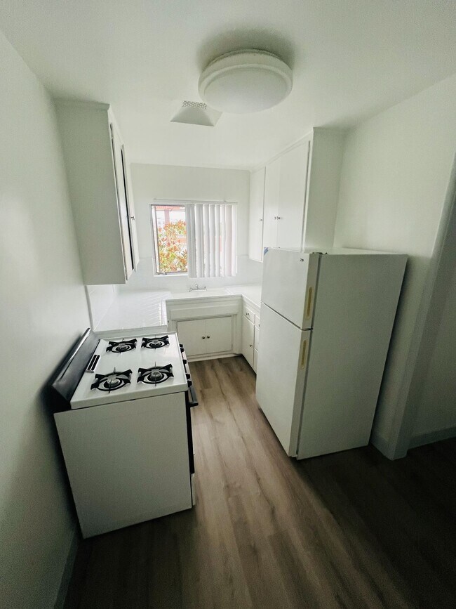 5919-5925 Crenshaw Blvd