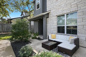 1014 Castile Rd in Austin, TX - Building Photo - Building Photo