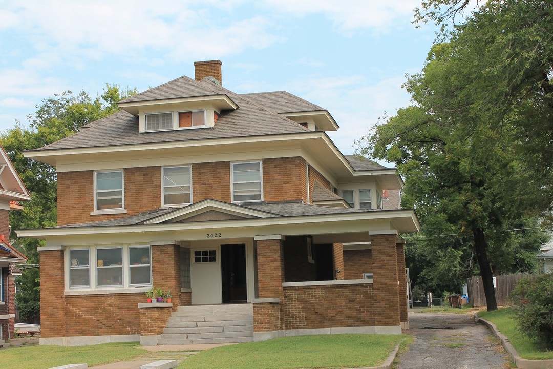 3422 E Douglas Ave in Wichita, KS - Building Photo