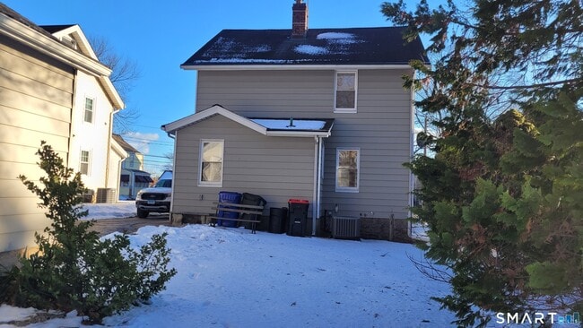 10 Olmstead Pl in Norwalk, CT - Building Photo - Building Photo