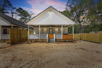 200 Canary St in Pointblank, TX - Building Photo - Building Photo